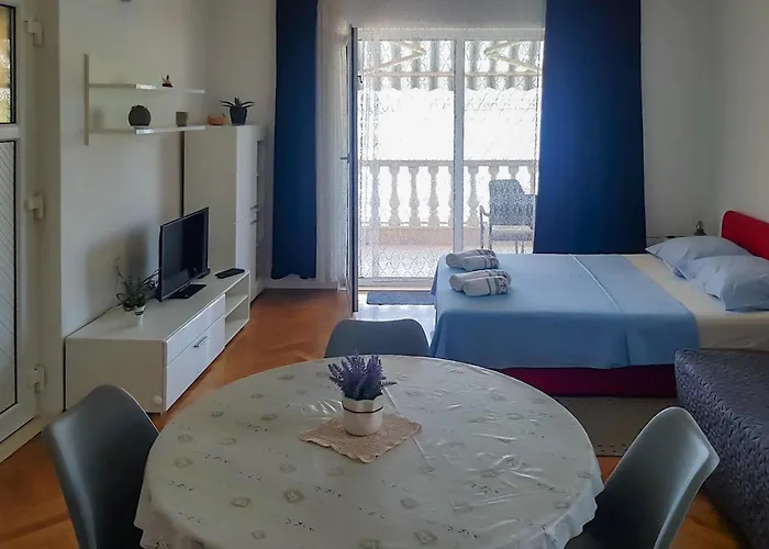 Apartment Gorgeous In Rogotin-ploce With Wifi
