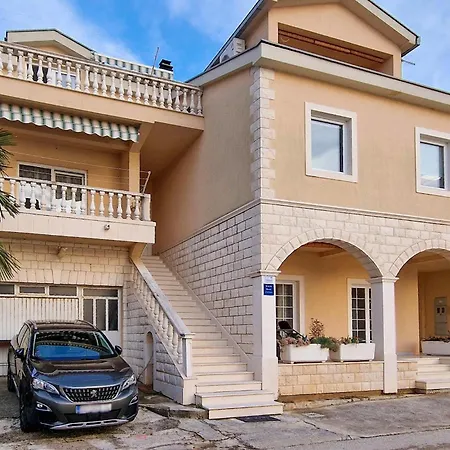 Апартаменты Gorgeous In Rogotin-ploce With Wifi