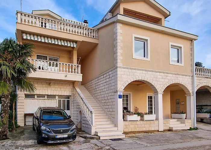 Appartement Gorgeous In Rogotin-ploce With Wifi